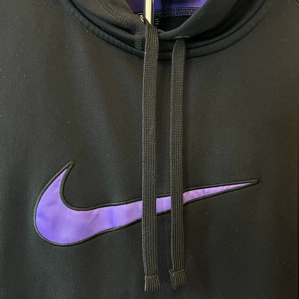 Nike Men's Therma-Fit Black‎ and Purple Hoodie Workout Jogging Walking Size XL.
